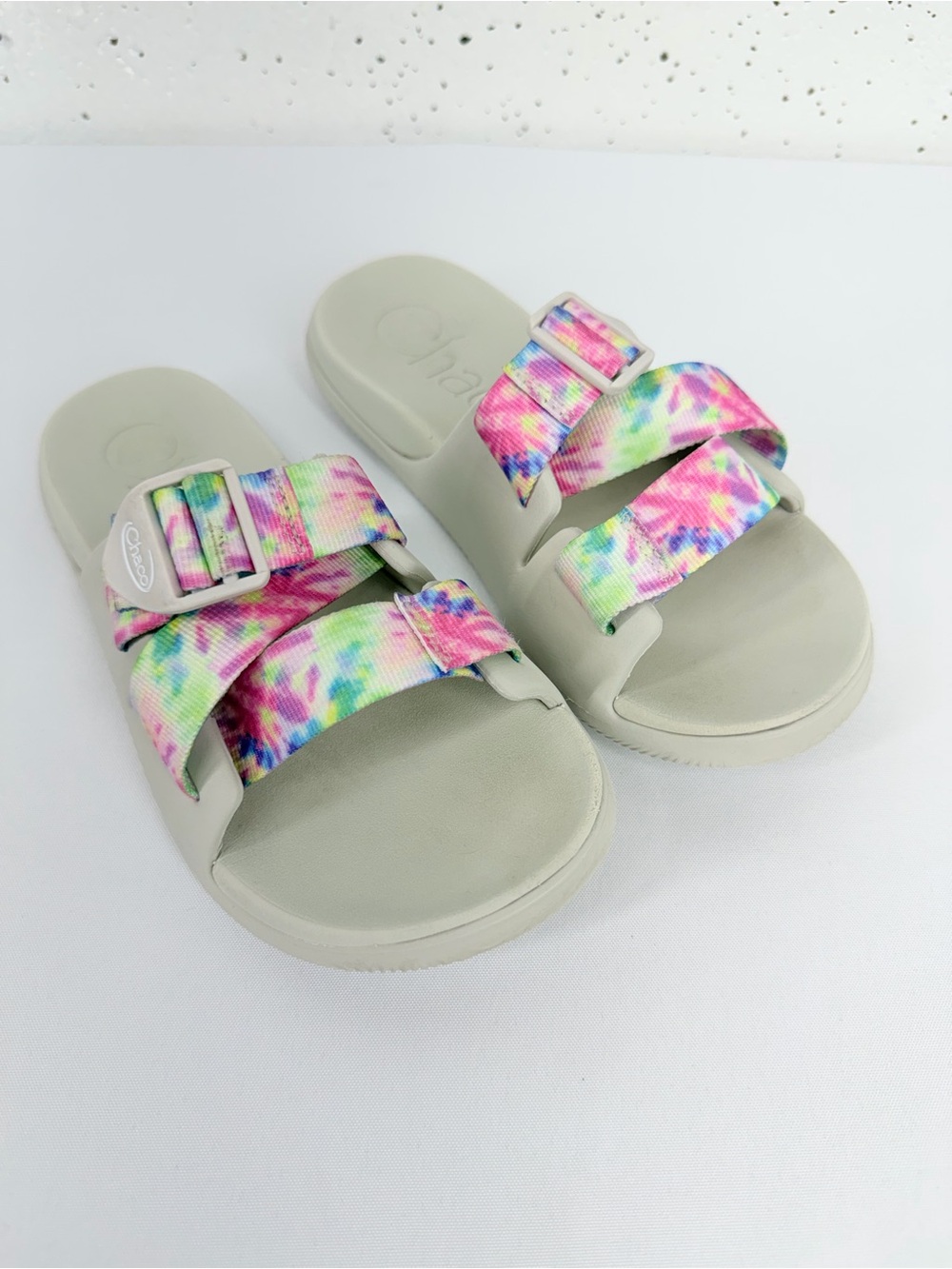 Chaco Women’s size 6 Chillos Pastel Tie Dye Slides Sandals